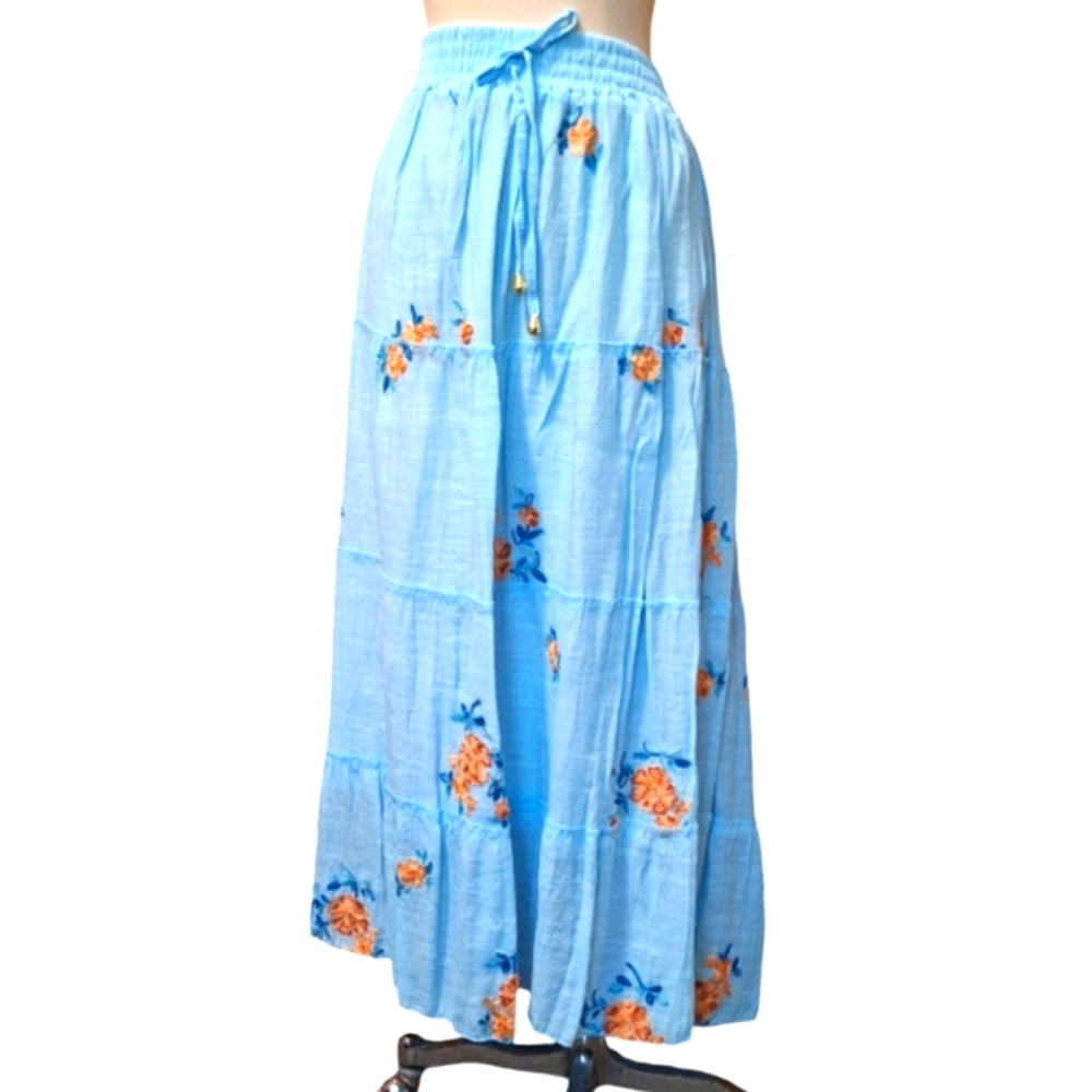Ana and rose size Large floral long skirt in light blue It's gorgeous women's